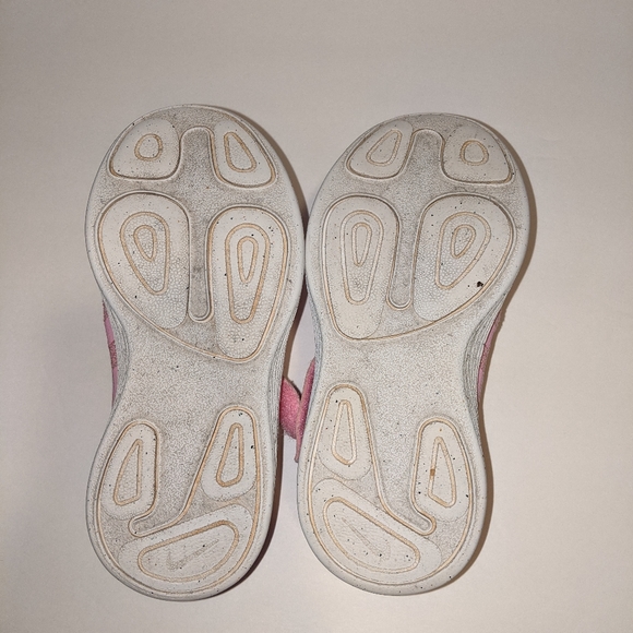 Nike Girls Revolution 4 Running Shoes Athletic - Picture 6 of 7